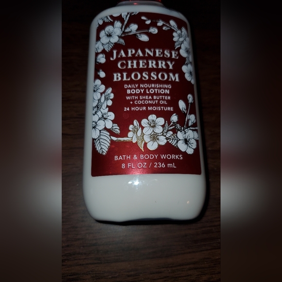 Japanese Cherry Blossom Body Lotion 8fl oz - Picture 2 of 5